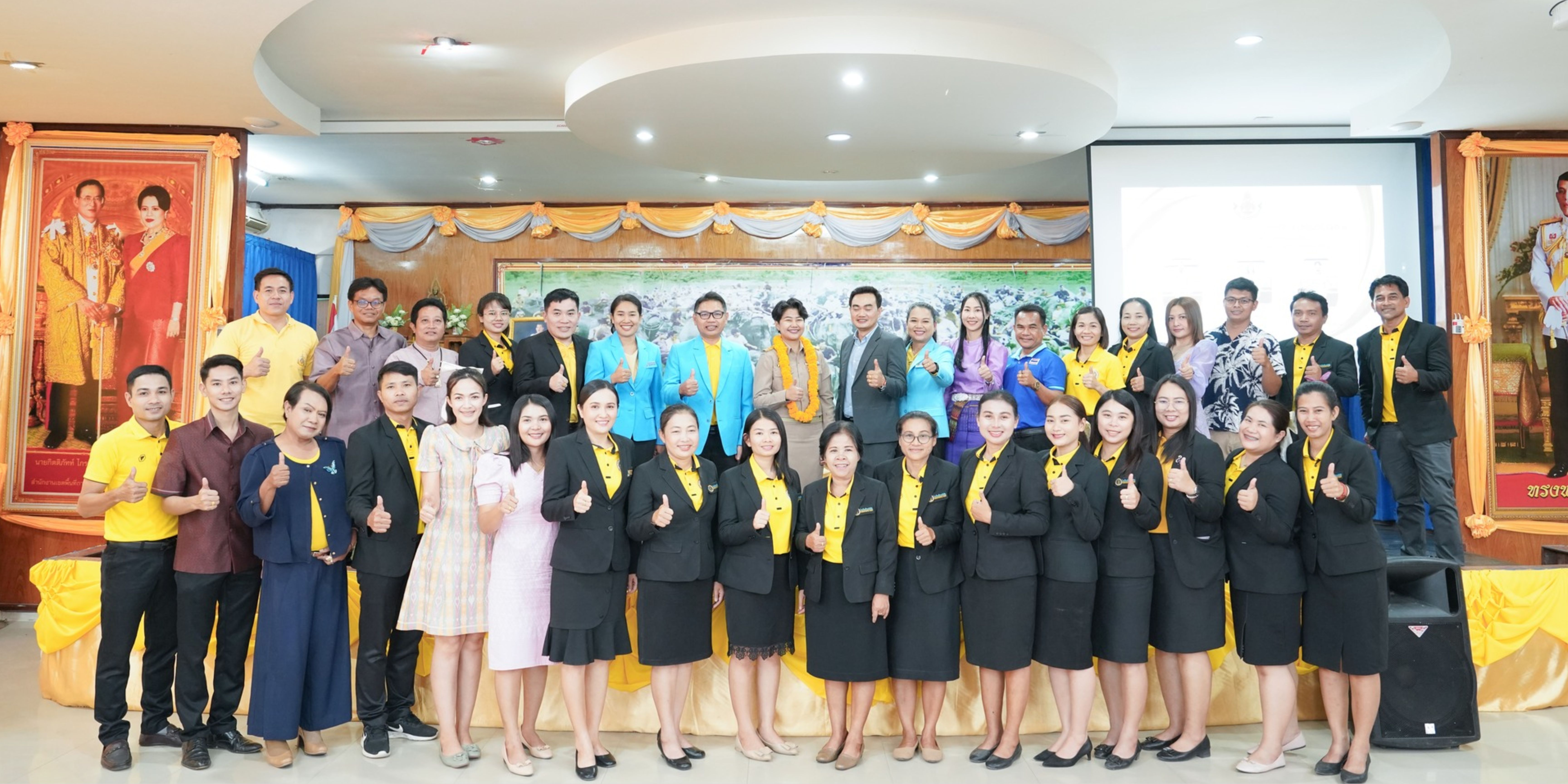 โรงเรียนศีขรภูมิพิสัย ขอแสดงความยินดี กับ คุณครูทรงพร โคตรพันธ์ ในโอกาสย้ายไปดำรงตำแหน่ง ศึกษานิเทศก์